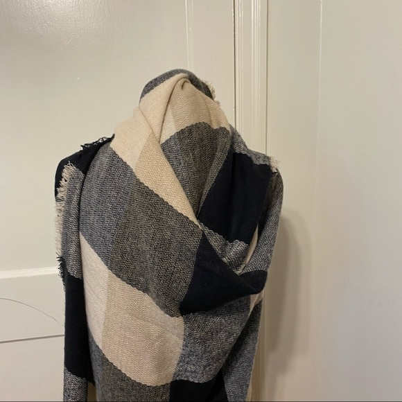Large Neutral Colored Checked Plaid Blanket Scarf Shawl or Wrap - Picture 7 of 9